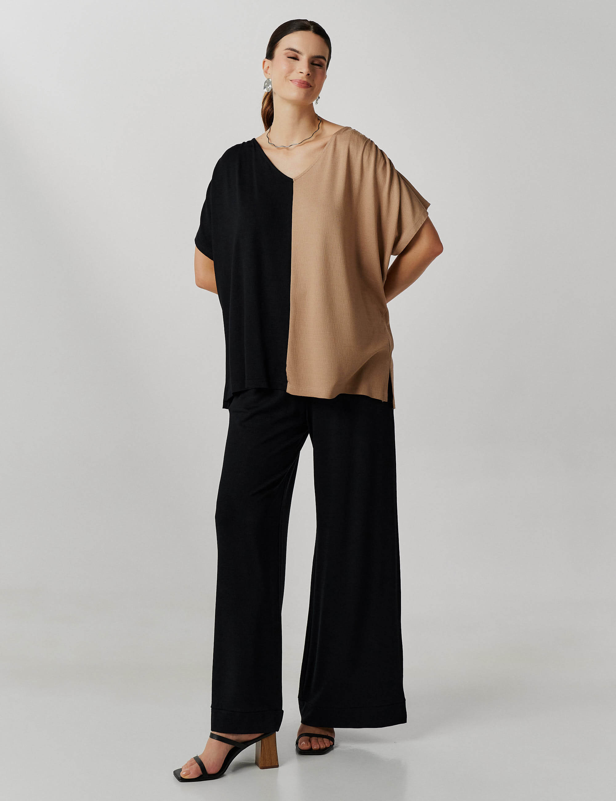 Conjunto Vicenza Valentina Preto/ Bege