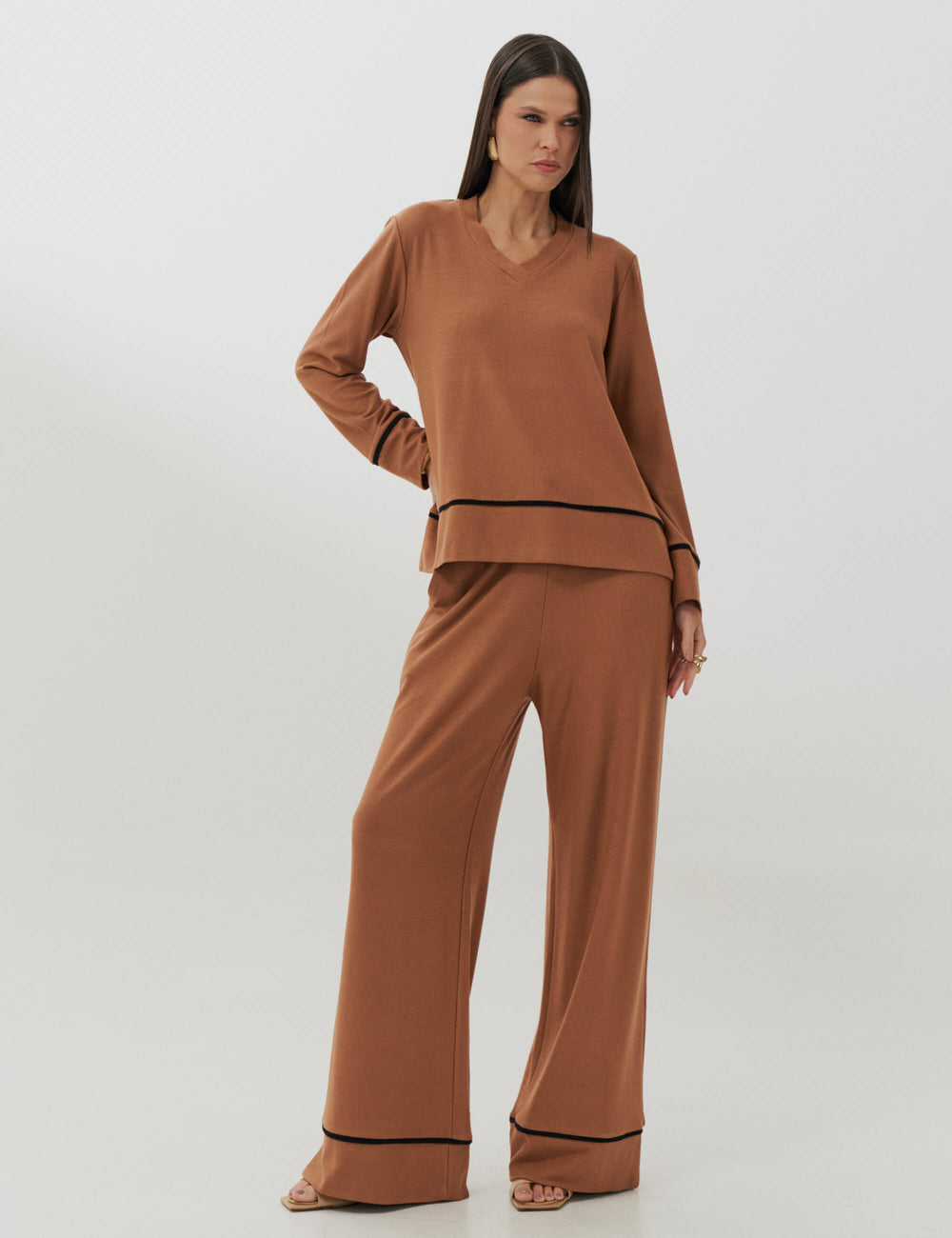 茶 moumom Conjunto Feminino Mocha Mousse de Malha Grossa em Tecido Encorpado