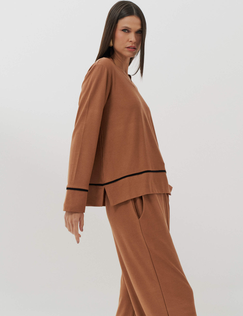 茶 moumom Conjunto Feminino Mocha Mousse de Malha Grossa em Tecido Encorpado